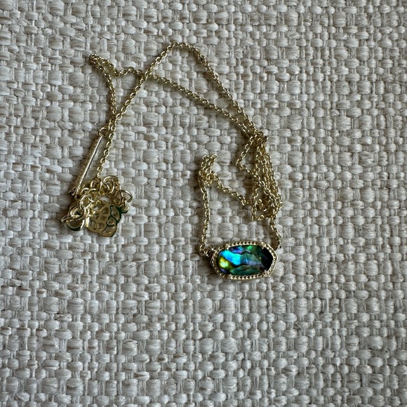 Kendra Scott Elisa Gold Pendant Necklace in Abalone Shell - Picture 4 of 5